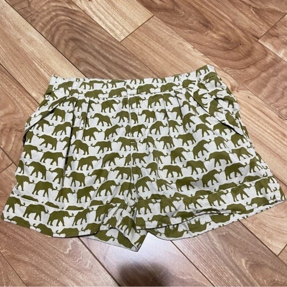 Anthropologie Cartonnier Chino Pleated Shorts Size 4‎ Novelty Elephant Print